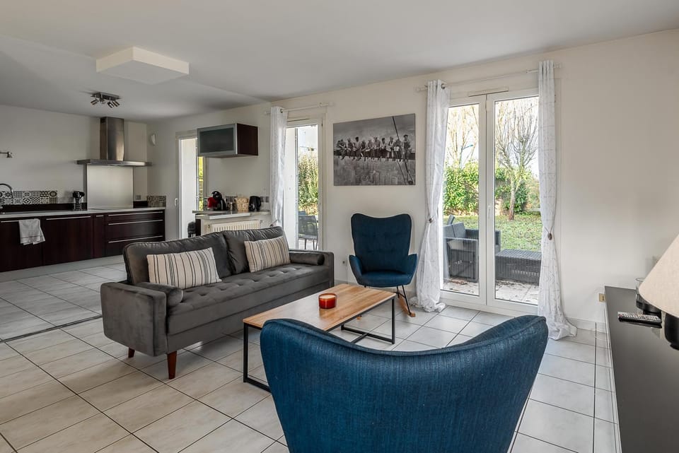 Lake House 4 Bedroomed near Disneyland Paris Apartment in Île-de-France