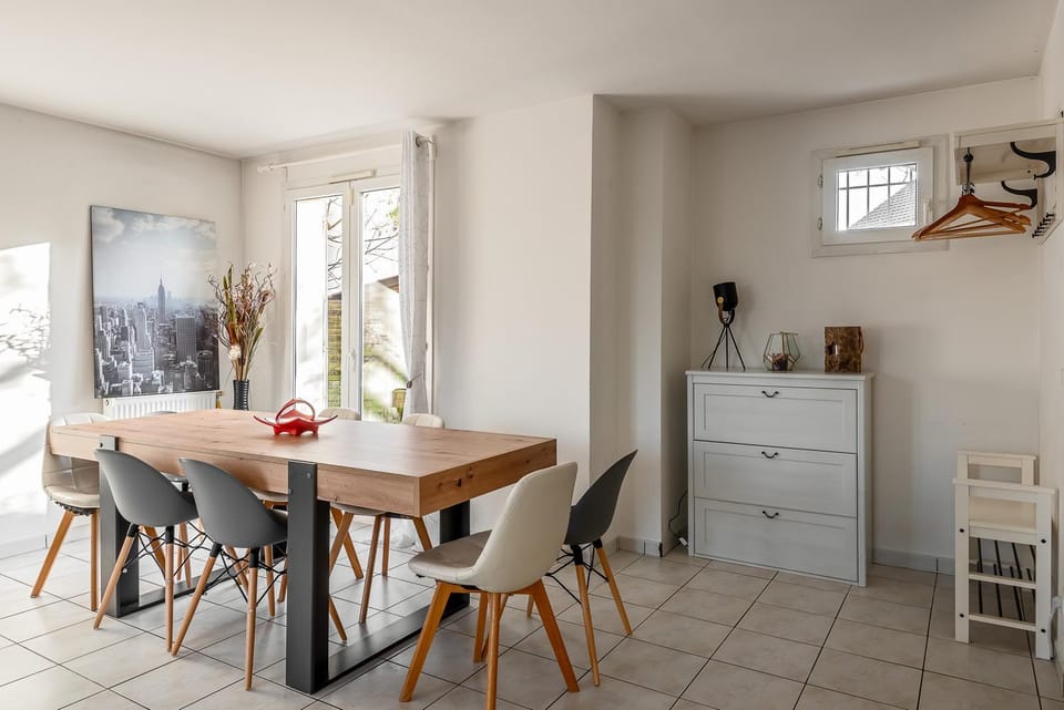 Lake House 4 Bedroomed near Disneyland Paris Apartment in Île-de-France