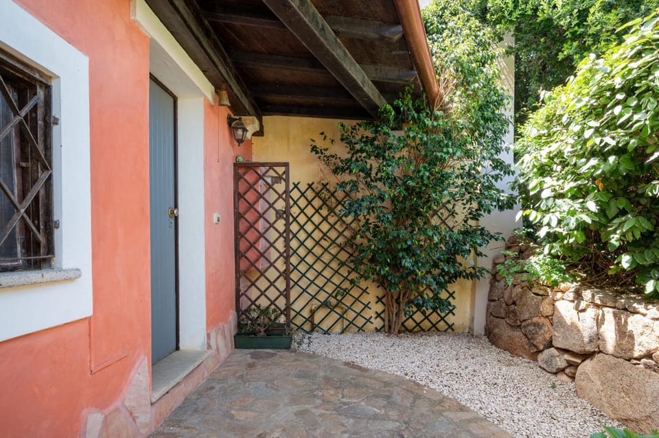Property building, Facade/entrance, Off site