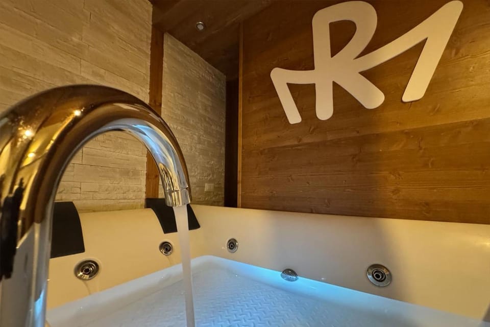 Property logo or sign, Hot Tub, Logo/Certificate/Sign