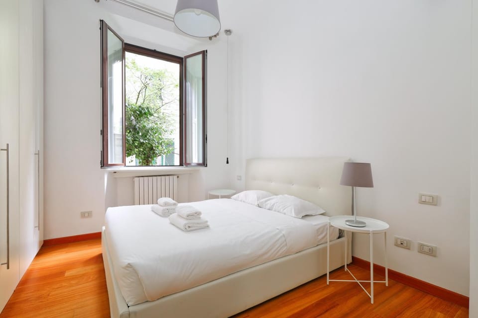 Bed, Bedroom, Inner courtyard view