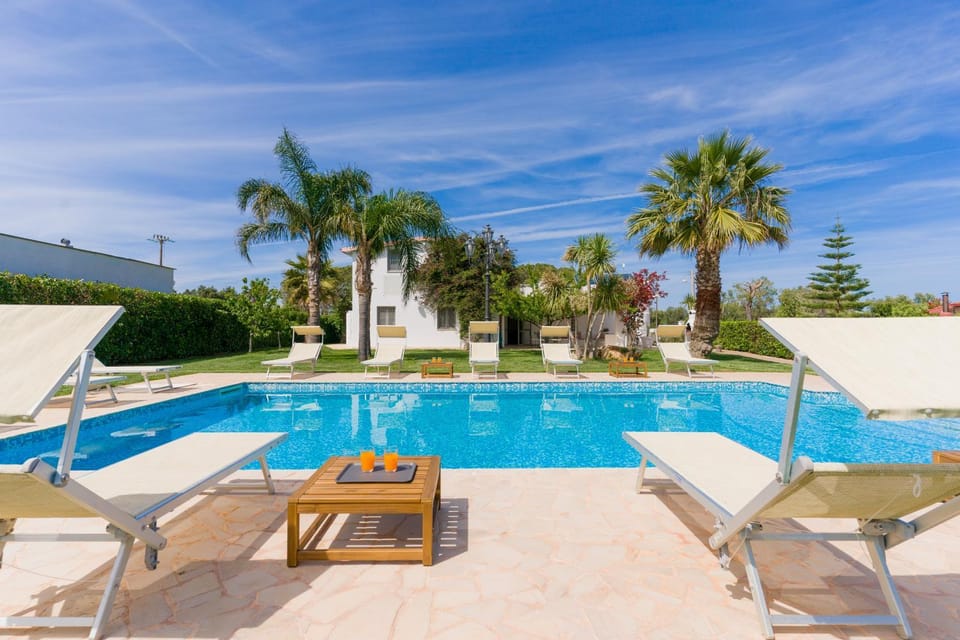 Pool view, Swimming pool, sunbed