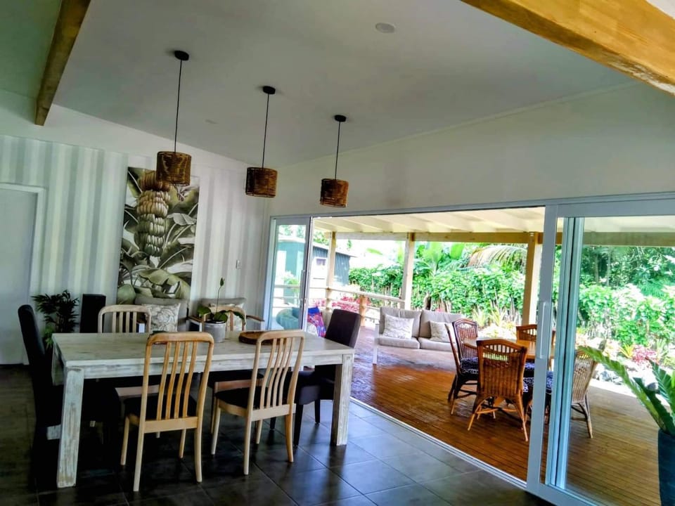 Seating area, Dining area, Garden view