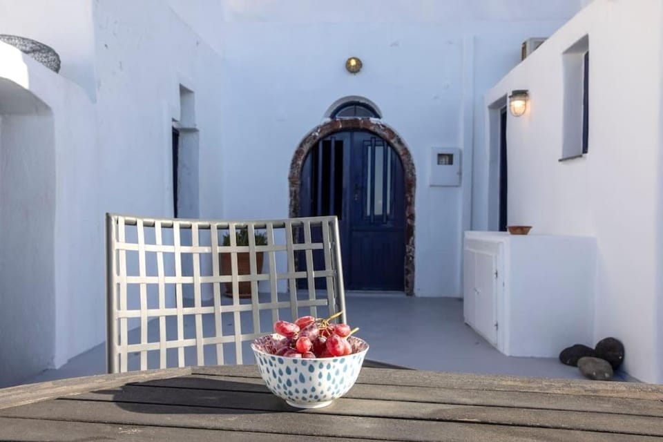 Facade/entrance, Balcony/Terrace