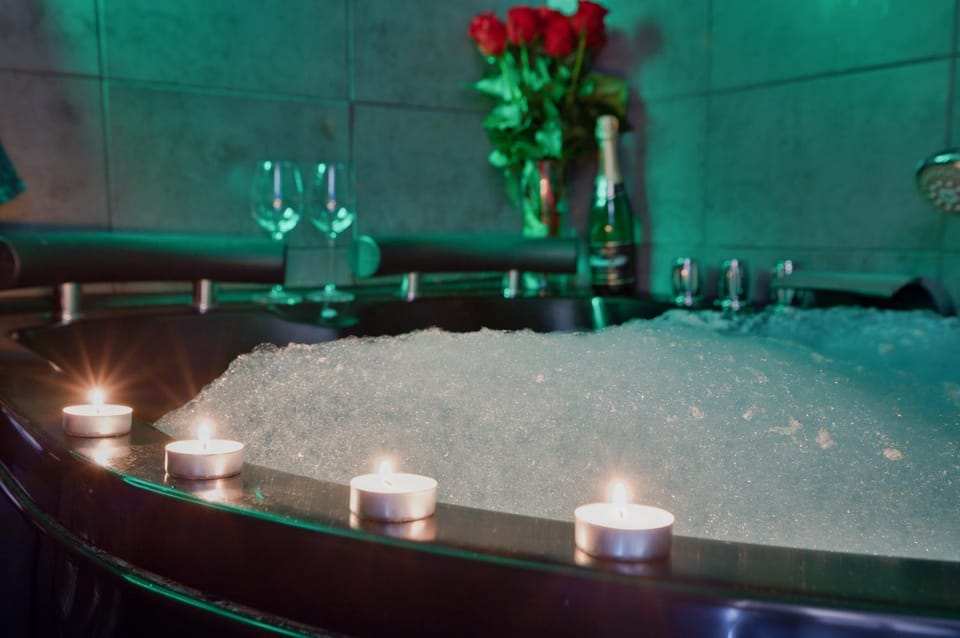 Hot Tub, Bath