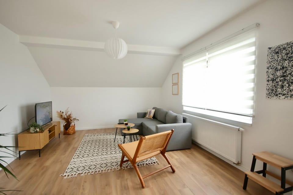 Bed, TV and multimedia, Living room