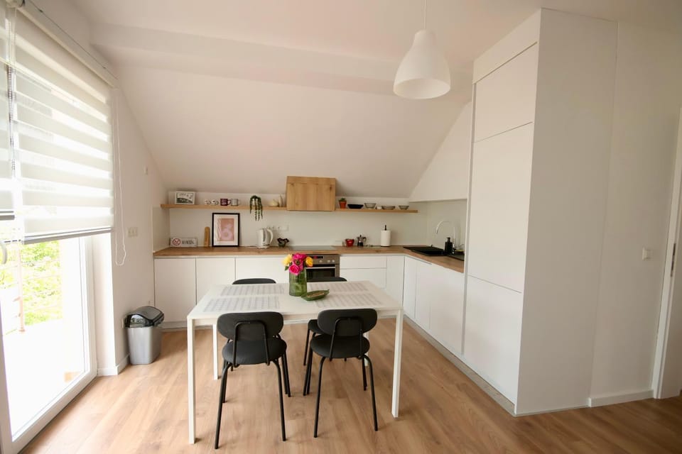 Coffee/tea facilities, Kitchen or kitchenette, Dining area