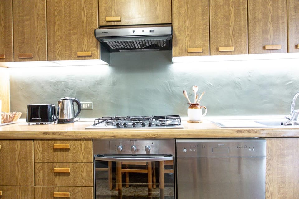 flat iron, microwave, oven