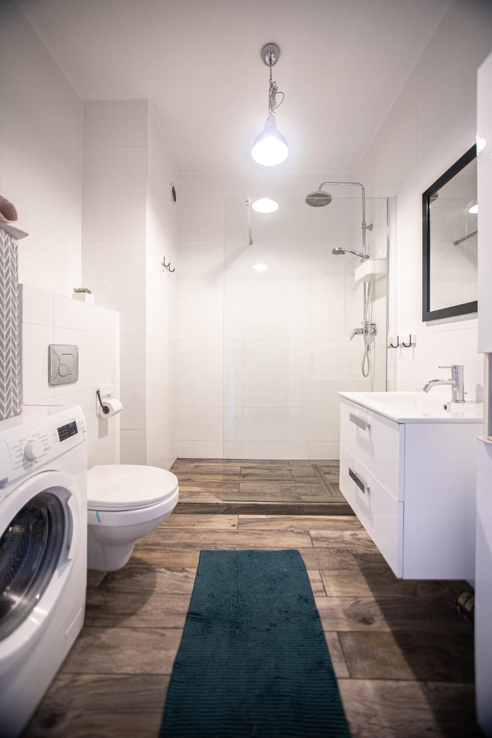 Shower, Toilet, Bathroom, towels, washing machine