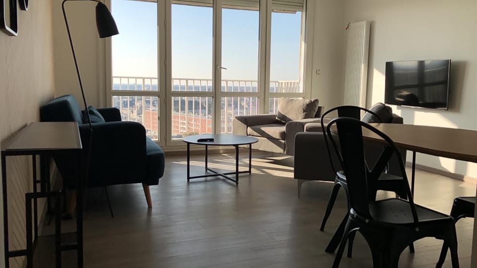 Communal lounge/ TV room, Balcony/Terrace, Living room, Dining area