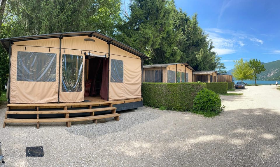 Camping Onlycamp Les Peupliers Campground/ 
RV Resort in Auvergne-Rhône-Alpes