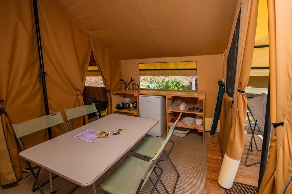 Camping Onlycamp Les Peupliers Campground/ 
RV Resort in Auvergne-Rhône-Alpes