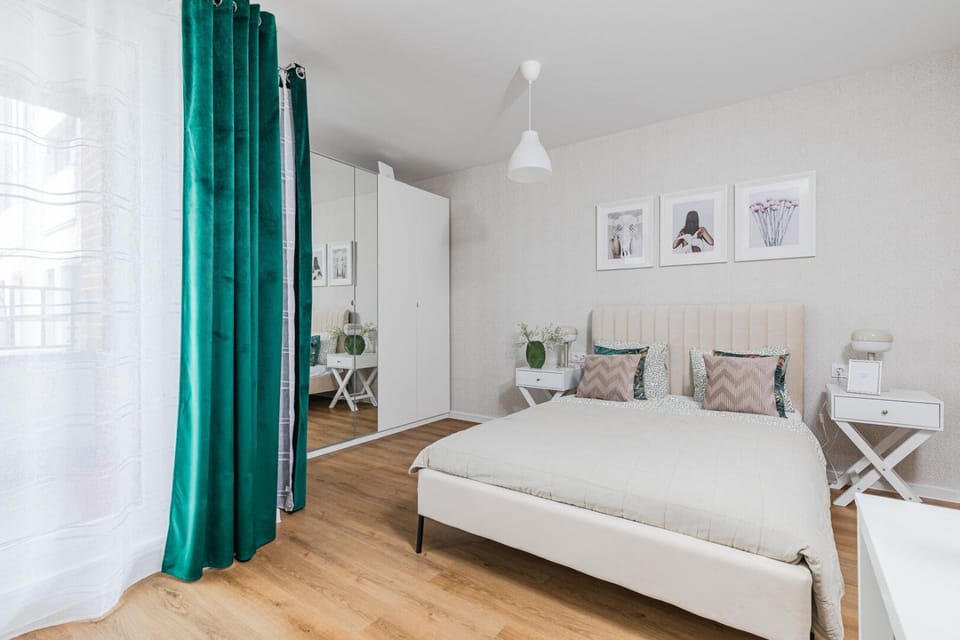 Bed, Living room, Photo of the whole room, Seating area, Bedroom, wardrobe