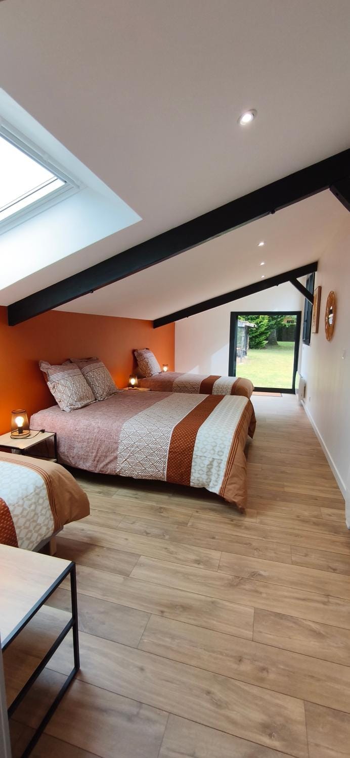 Bed, Photo of the whole room, Bedroom