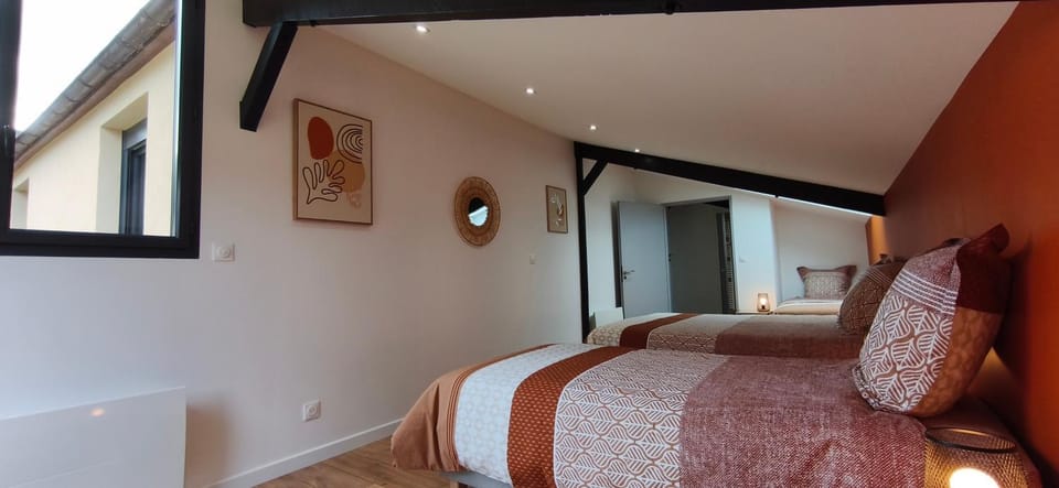 Bed, Photo of the whole room, Bedroom