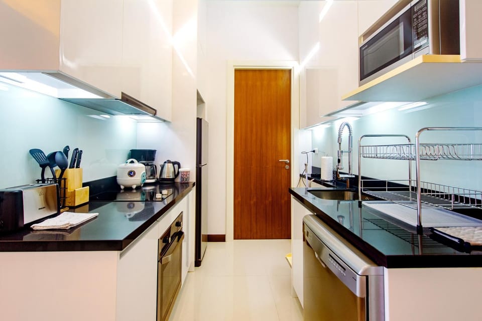 Kitchen or kitchenette, dishwasher, oven, toaster