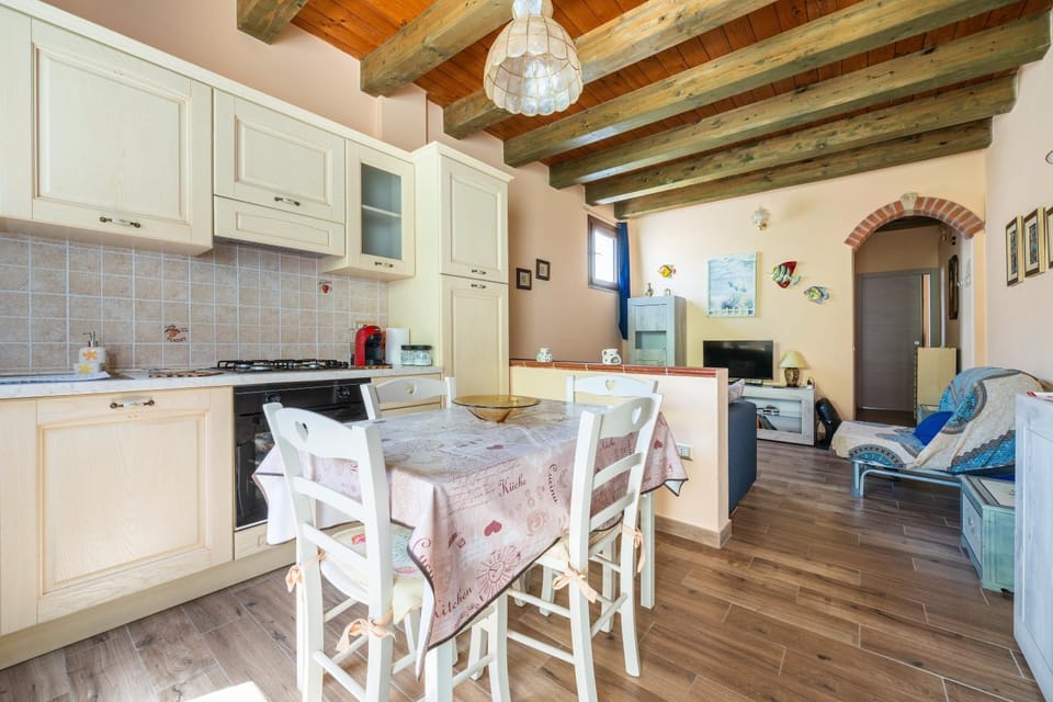 Property building, Kitchen or kitchenette, Living room
