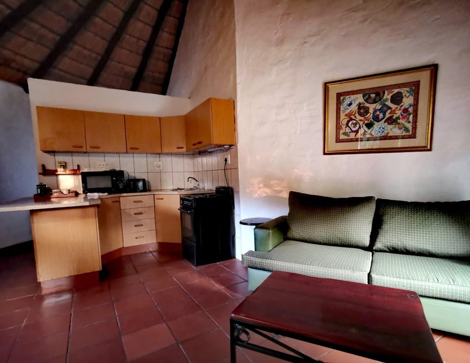 Kitchen or kitchenette, Living room, Seating area, oven, pet friendly, stove