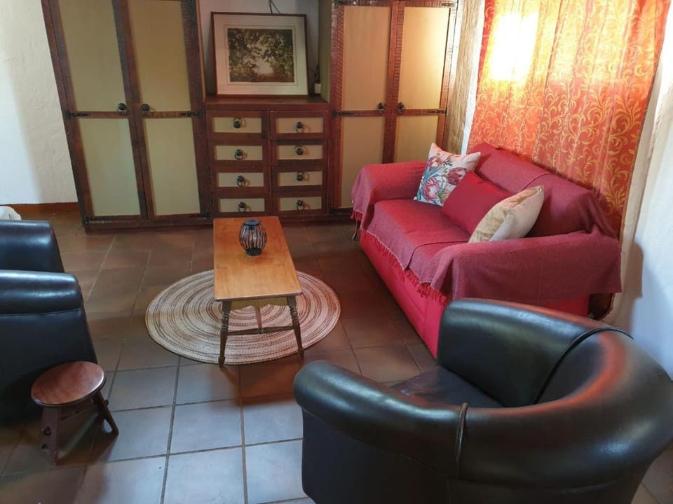 Bed, Living room, Lounge or bar, Bedroom, bunk bed, sunbed