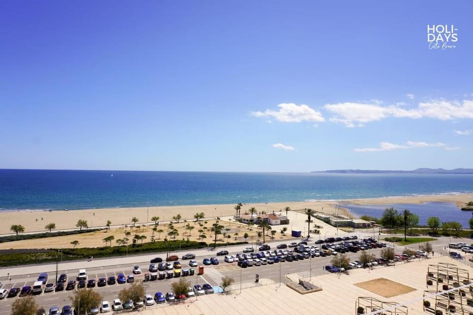 Off site, Day, Neighbourhood, Natural landscape, Bird's eye view, Beach, Sea view