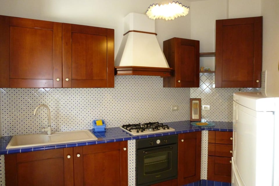 Kitchen or kitchenette, kitchen