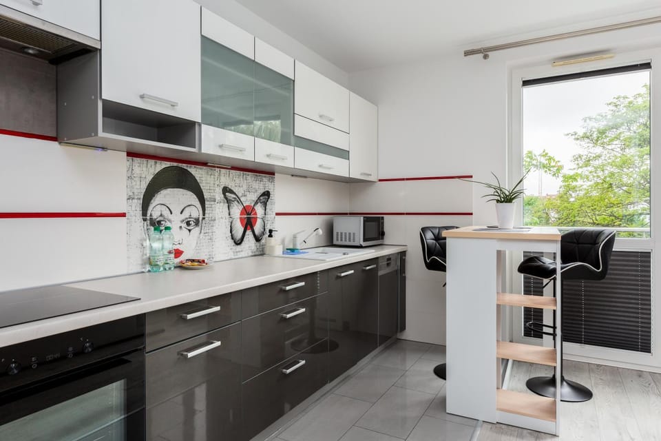 Kitchen or kitchenette, Dining area, dishwasher, oven, pet friendly, stove