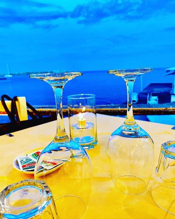 Natural landscape, View (from property/room), Balcony/Terrace, Food and drinks, Sea view