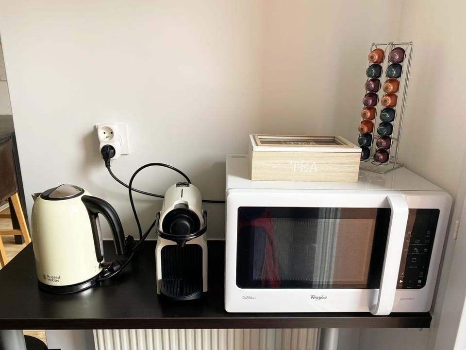 Coffee/tea facilities, toaster