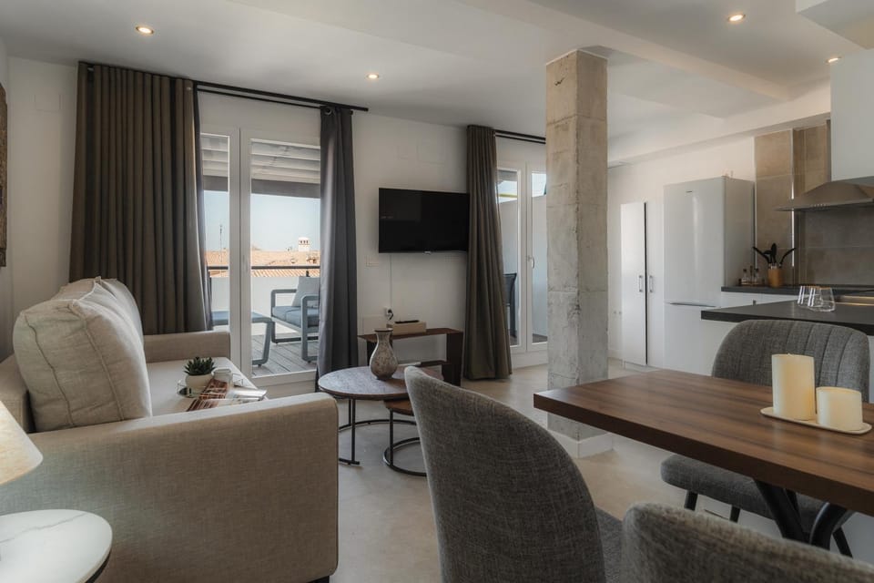 Living room, Seating area, Dining area