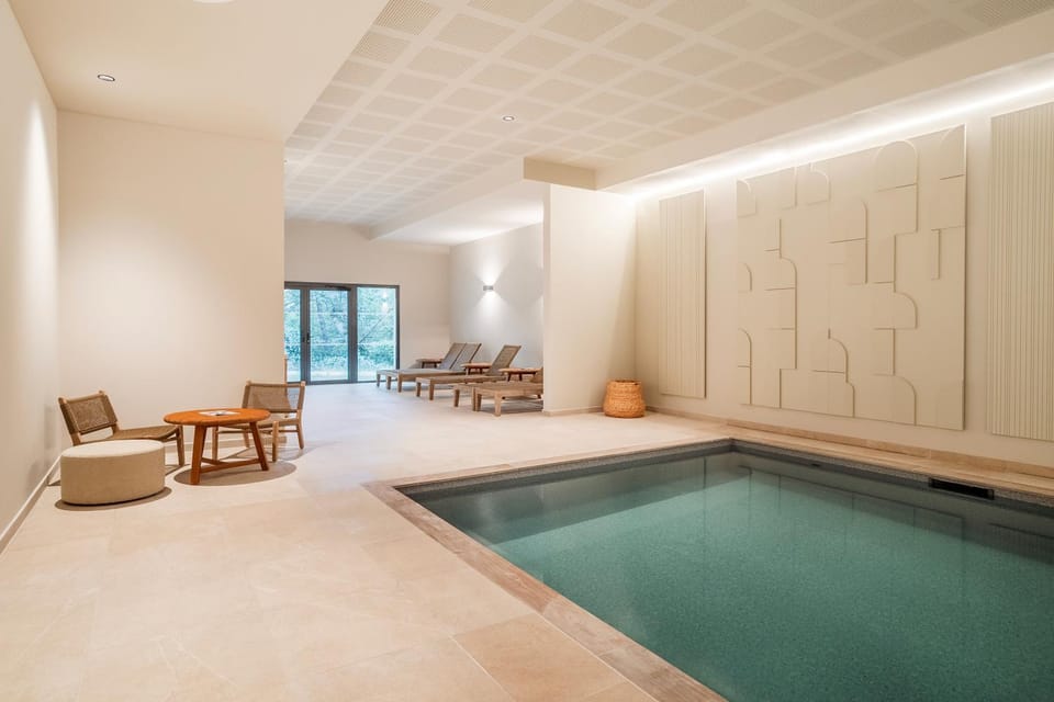 Spa and wellness centre/facilities, Seating area, Swimming pool, Swimming pool