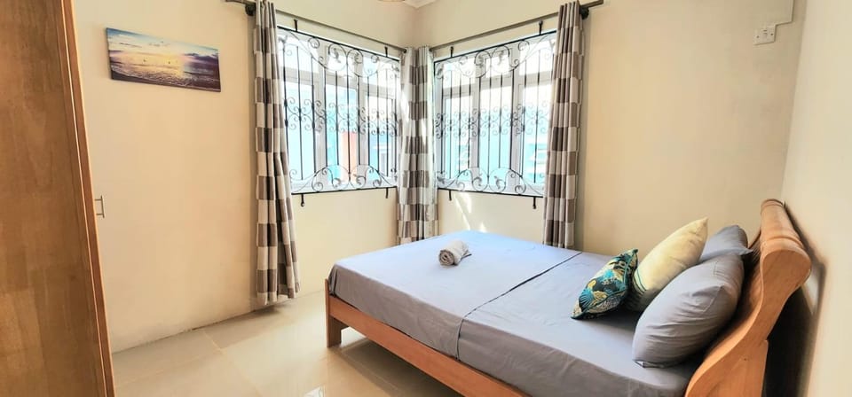 Number 3, Pebble Bay Appartments, Ground floor Apartment in Grand Baie