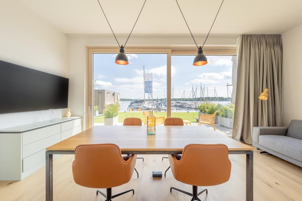 TV and multimedia, View (from property/room), Balcony/Terrace, Dining area, Lake view