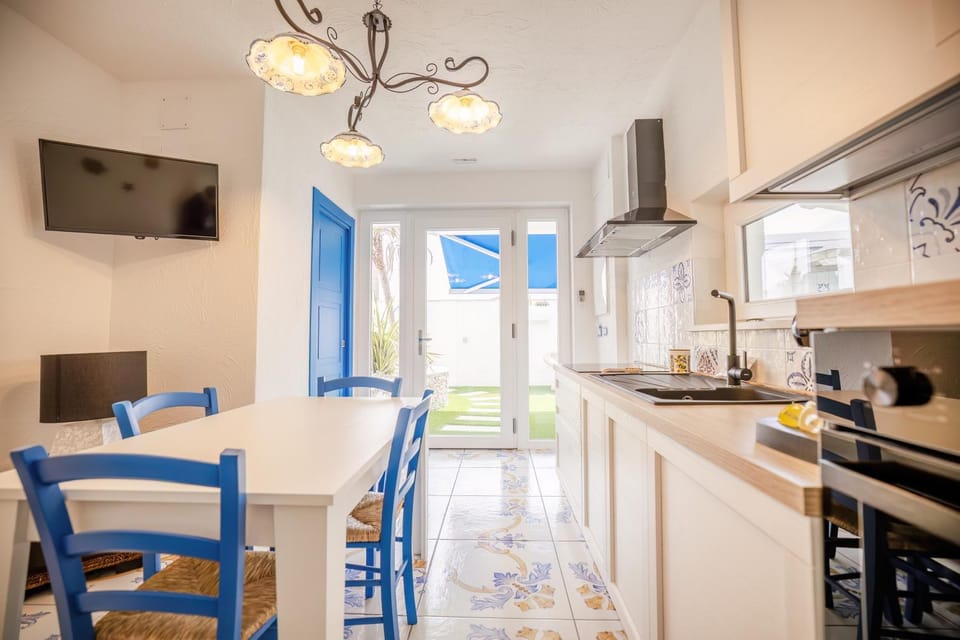 TV and multimedia, Kitchen or kitchenette, Dining area