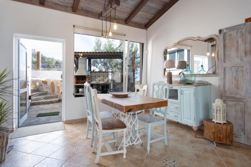 Property building, Kitchen or kitchenette, Living room