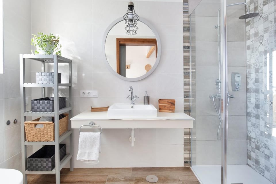 Bathroom, Living room