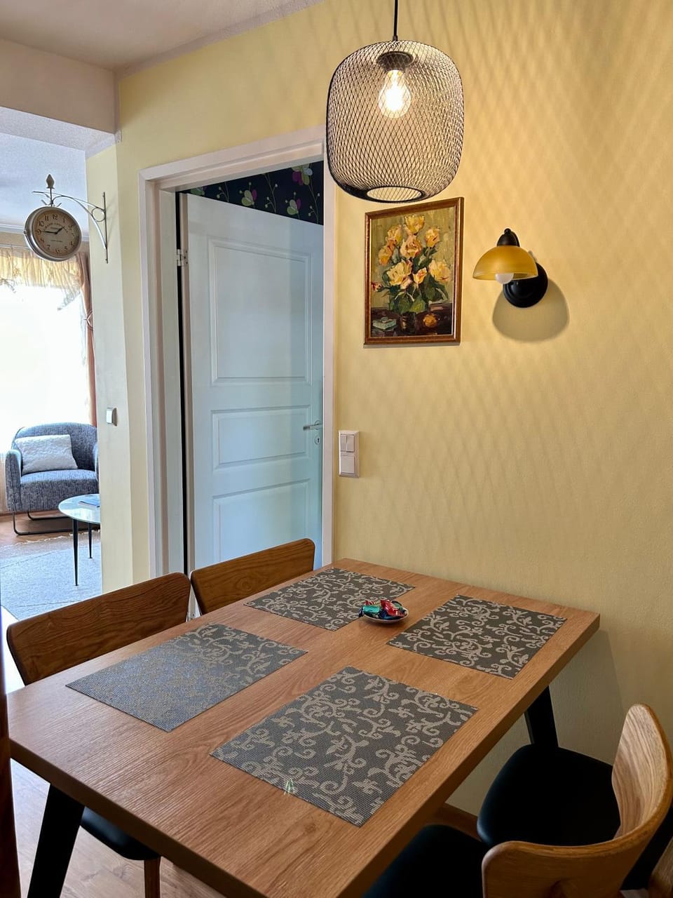 Seating area, Dining area