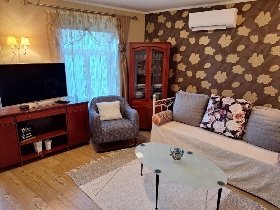 TV and multimedia, Living room, Photo of the whole room, Seating area