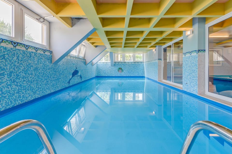 Pool view, Swimming pool