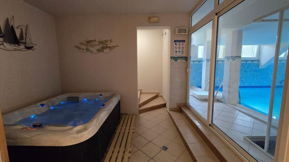 Blue Dolphin Apartment - Private indoor Pool, Jacuzzi, Garden Apartment in Šibenik-Knin County, Croatia