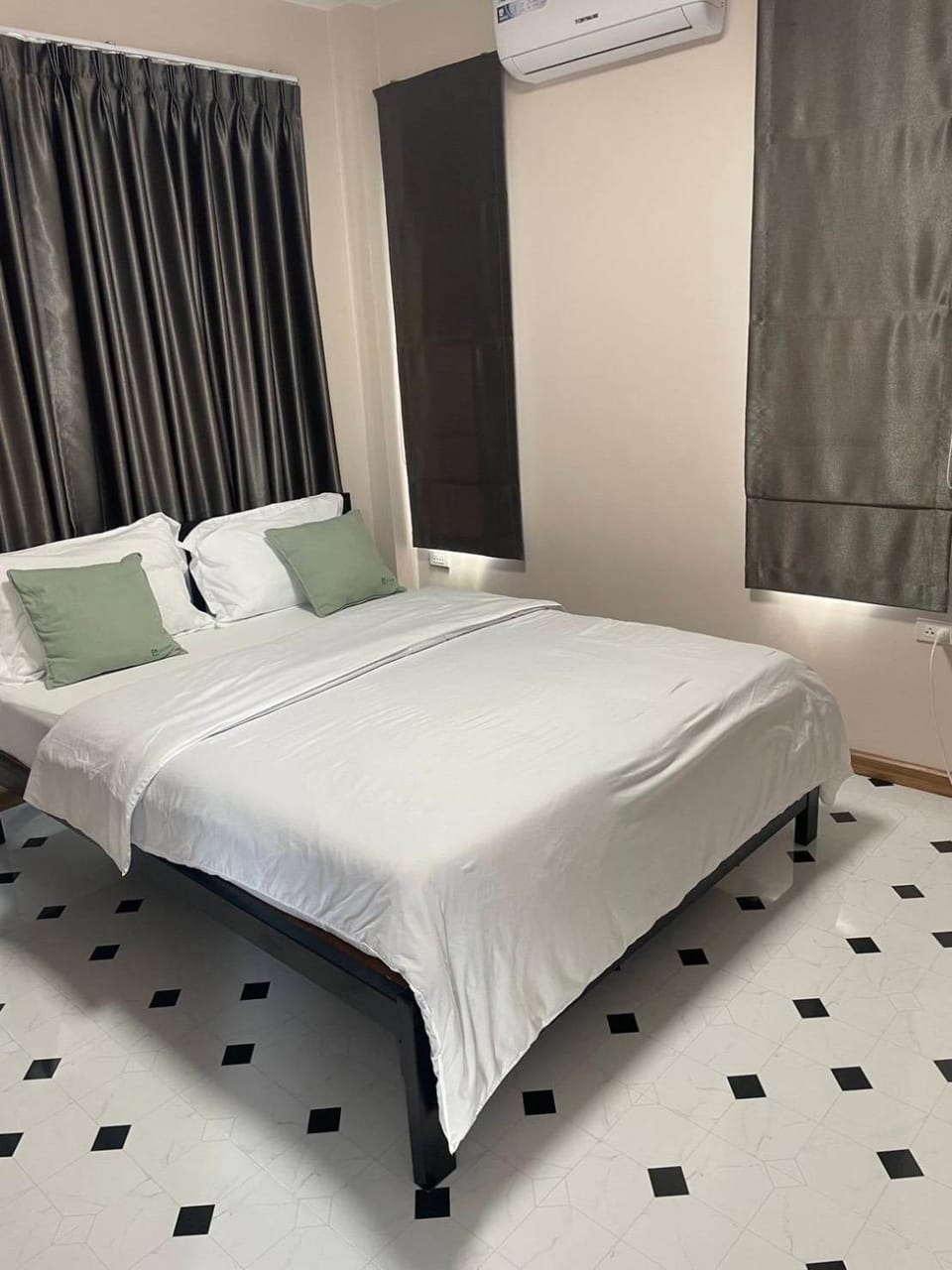 Photo of the whole room, Bedroom