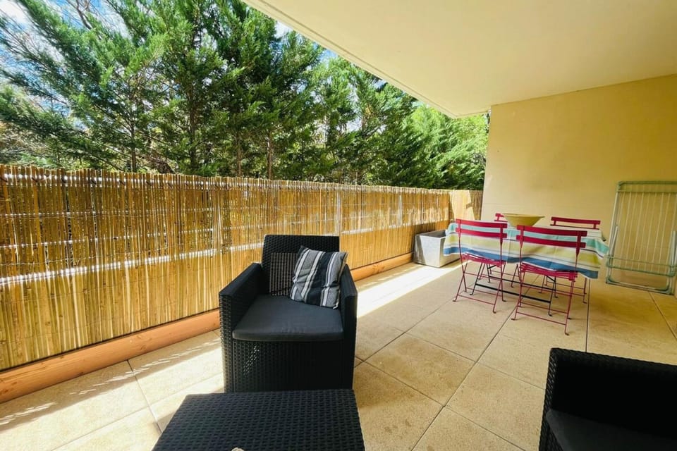 Patio, Dining area