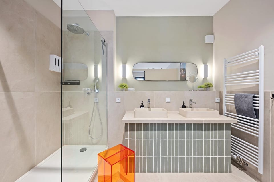 Shower, Bathroom, towels