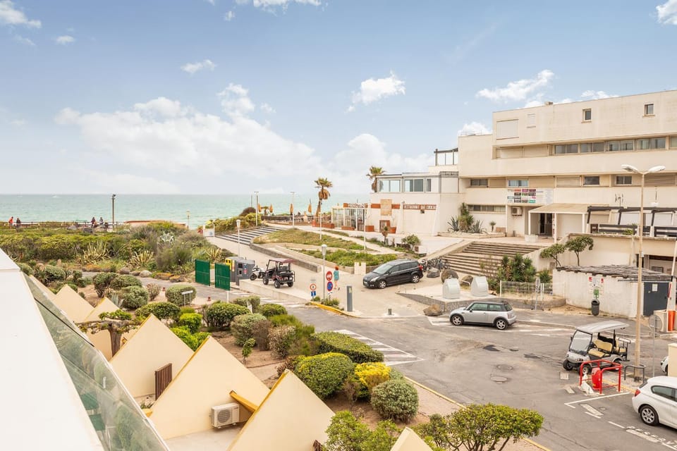 Property building, Neighbourhood, Sea view