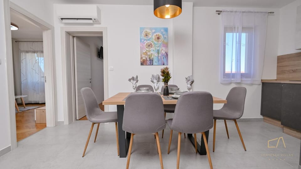 Living room, Dining area