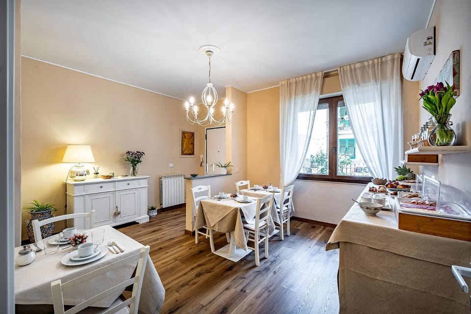 Breakfast, Internal: Not applicable to any particular room