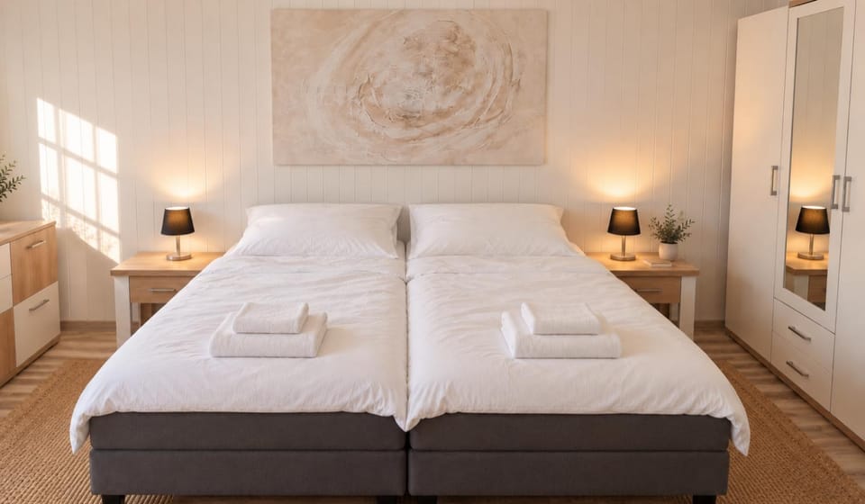 Bed, Photo of the whole room, Bedroom, towels