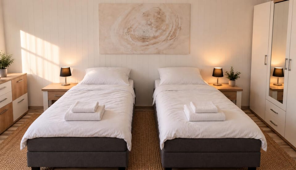 Bed, Photo of the whole room, Bedroom, towels