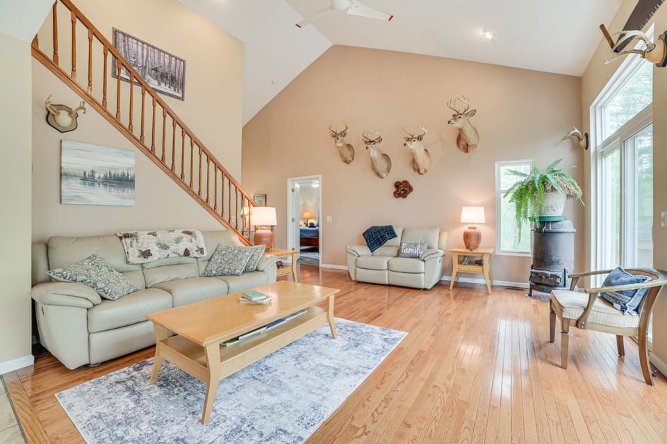 Pet-Friendly Kalkaska Home ~ 19 Mi to Torch Lake! House in Michigan