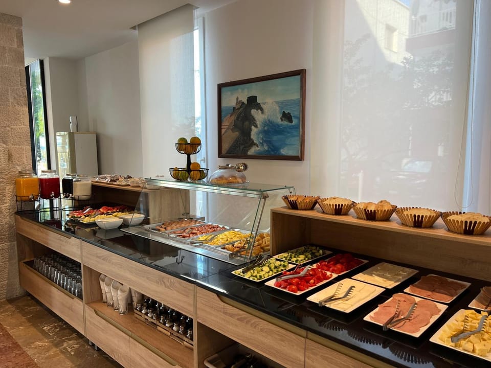 Breakfast, Continental breakfast, Buffet breakfast