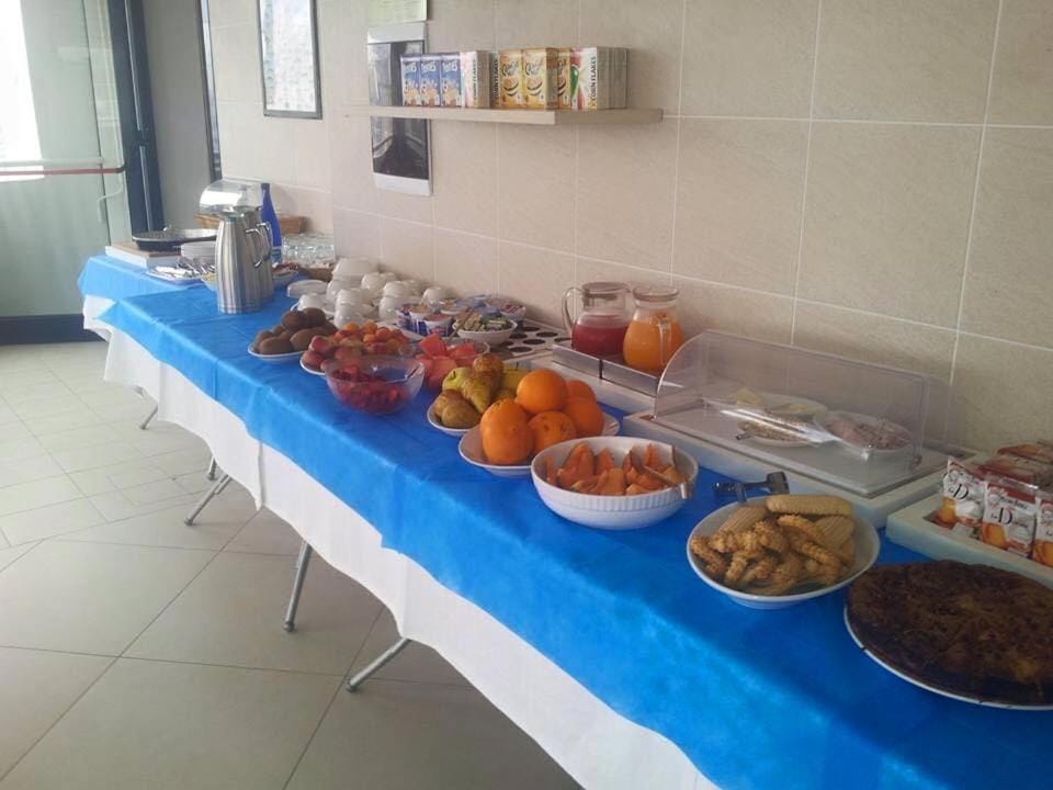Breakfast, Buffet breakfast